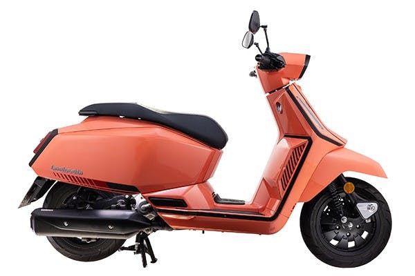 Photo from LAMBRETTA X125 125 ccm 4T LC 2024 | MAXISCOOTER