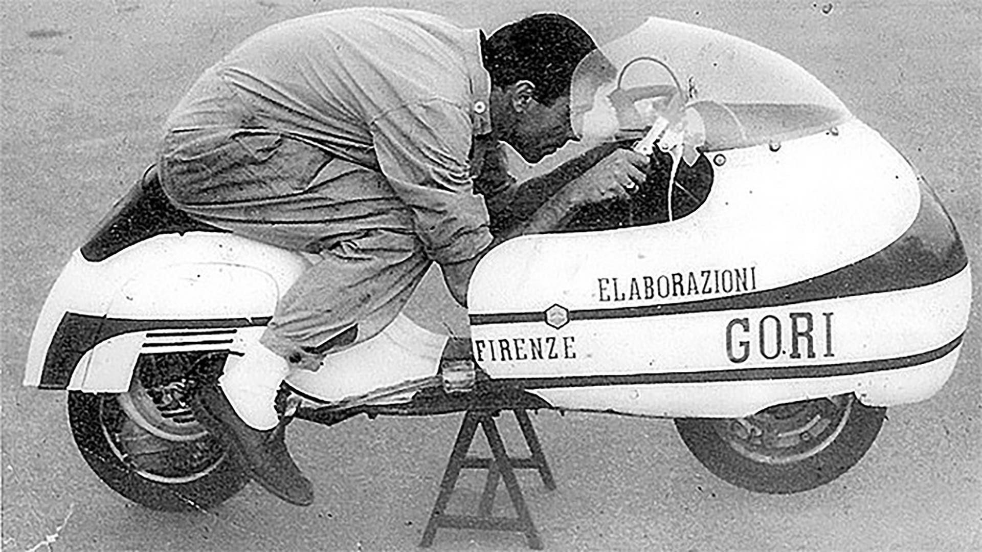 Giancarlo auf seiner Rekord Vespa im Jahr 1967