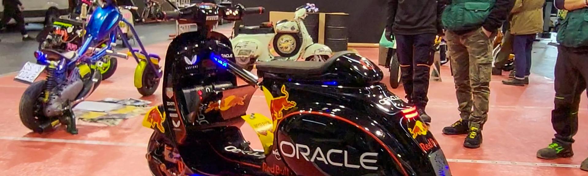 Criações de scooters personalizadas: Vespa Red Bull M200