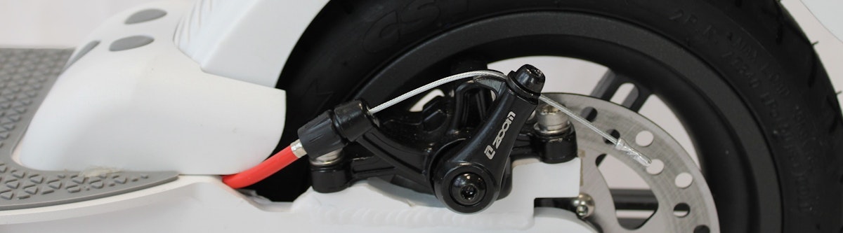 Getränkehalter E-Scooter/E-Bike IO HAWK, vorne für E-Bike für Lenker Ø  15-43mm mm Ø 60-80 mm Kunststoff schwarz wasserdicht als Accessoire -  Original-Zubehör