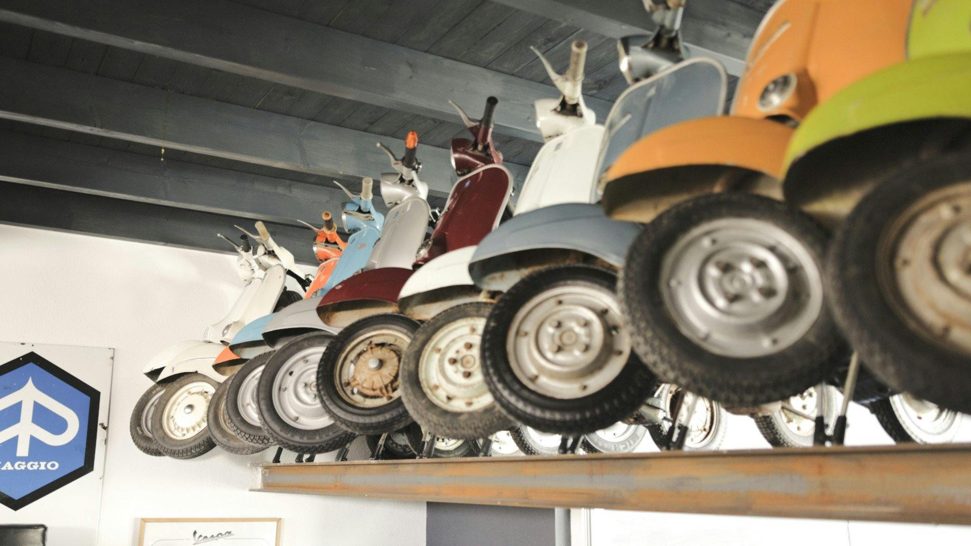Smallframe Vespas bis unters Dach.