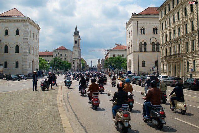 Corso über die Leopoldstraße