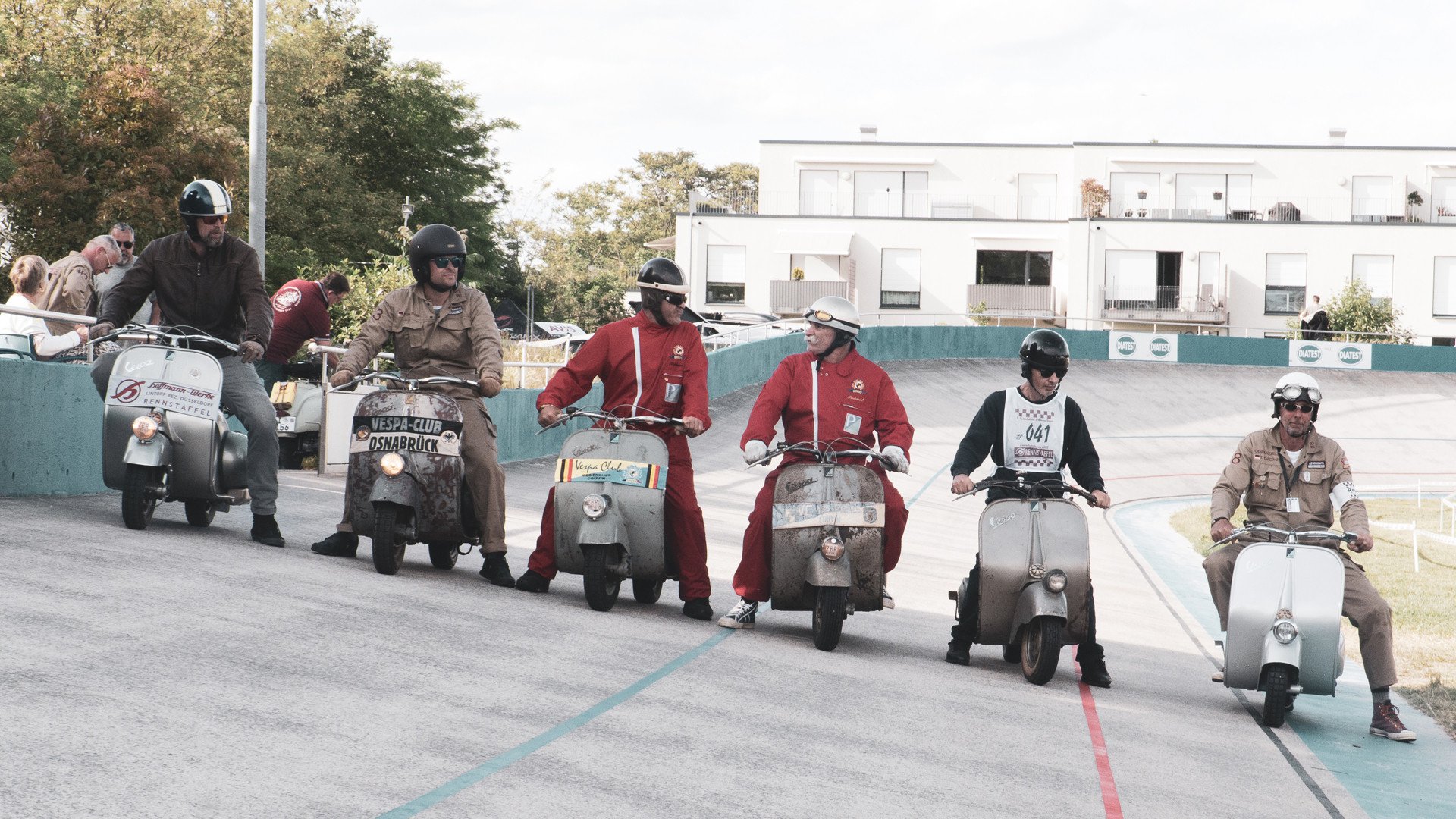 Vespa Cement Track Race 2022 | Classic Scene Blog Vespa & Lambretta ...