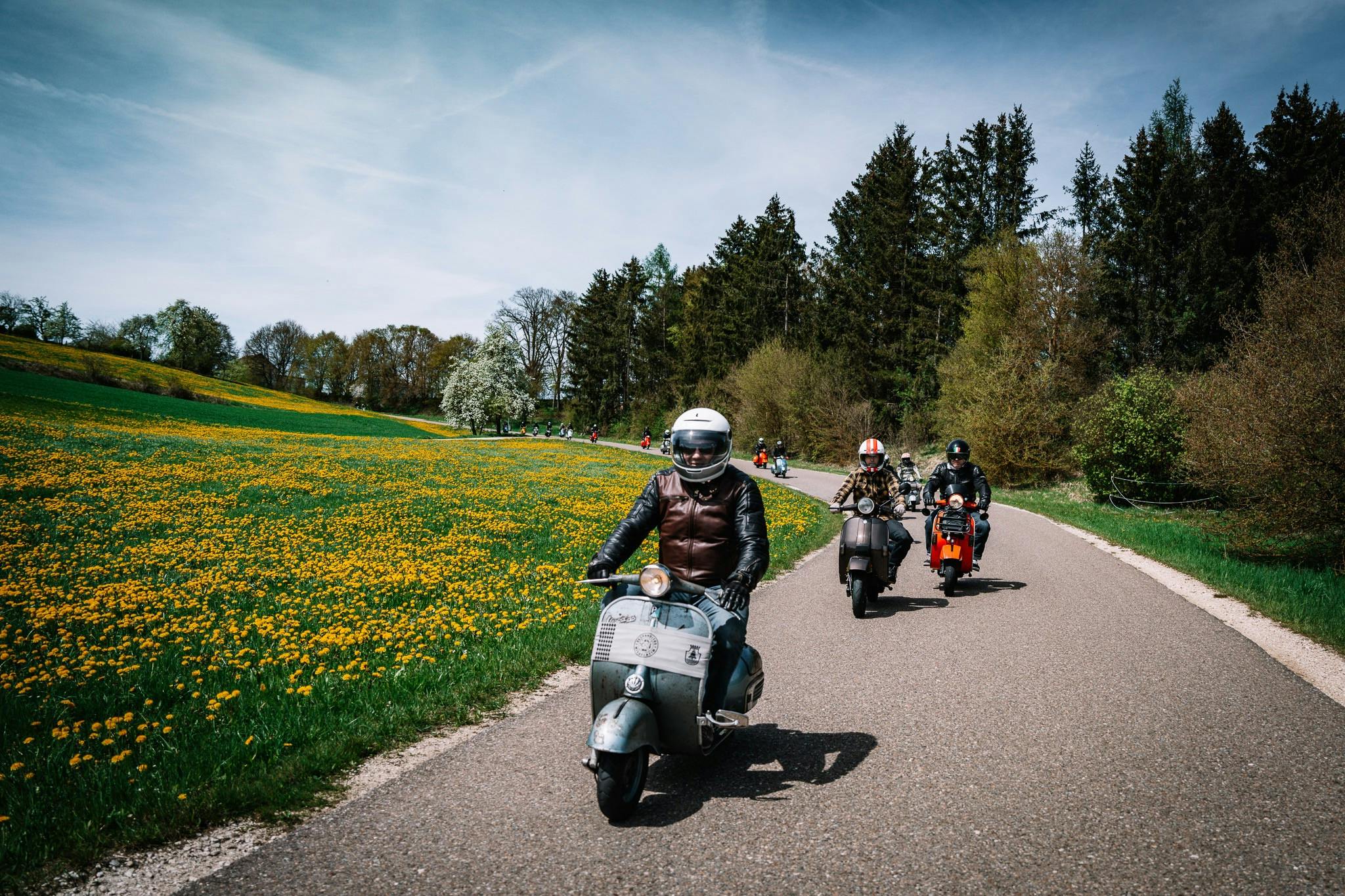 Ab durch die Löwenzahnwiesen mit der Vespa