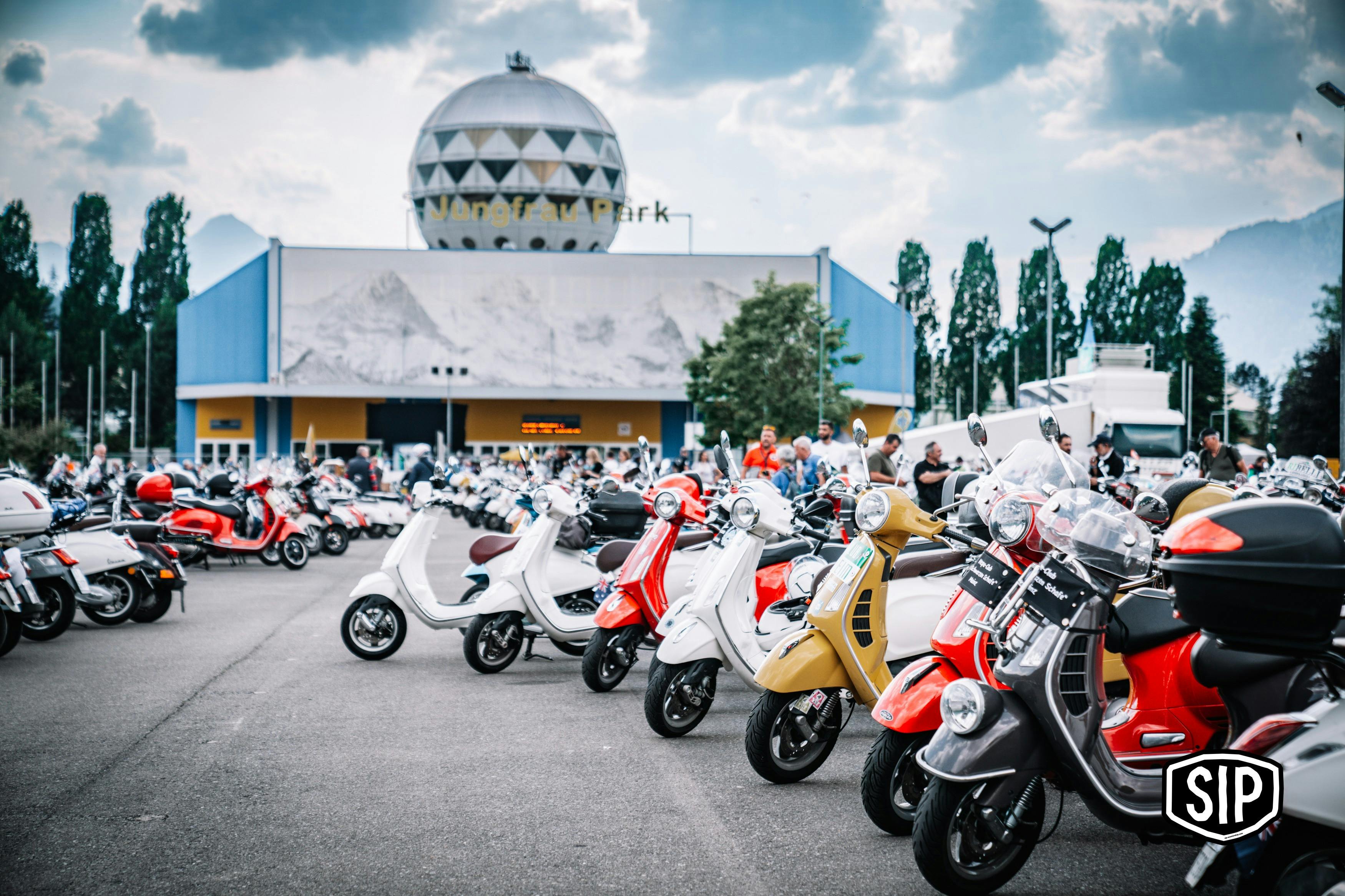 Vespas sur le parking